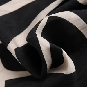 Hot Sale Rayon Nylon Woven Print Fabric for Garment
---procurement customization--(https://www.xinlangtextile.com/)