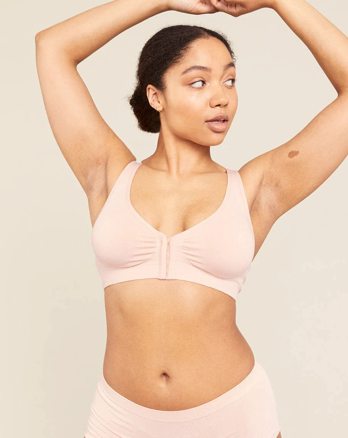 Women's High Quality Bamboo Padded V Neck Sports Bra Seamless Medium Support Solid Spandex Nylon Yoga Activewear