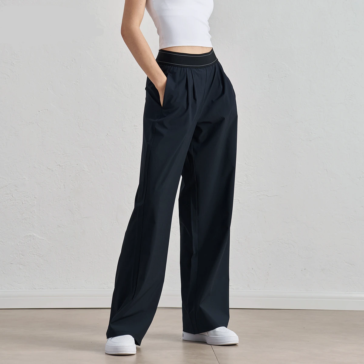 Woven new sports pants with casual wide legs and a hanging feel. Straight leg pants with raised waistline design,slimming yoga