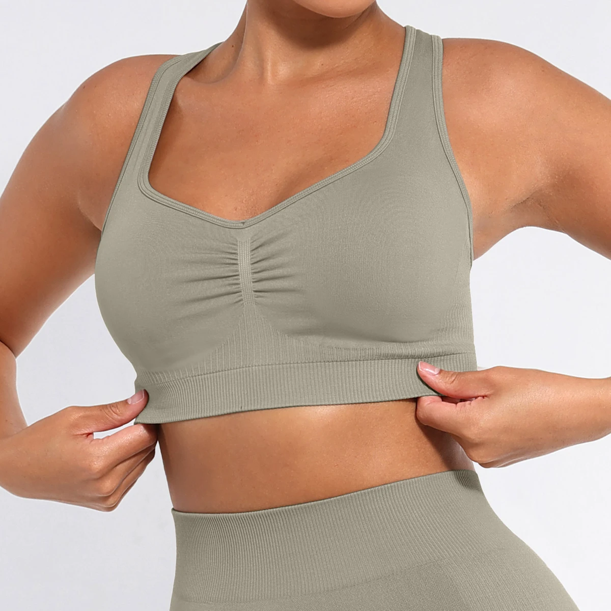 Vractive Wholesale Medium Support Breathable Eco-Friendly Seamless Racerback Sports Bra-Removable Cups for Yoga/Gym/Workout