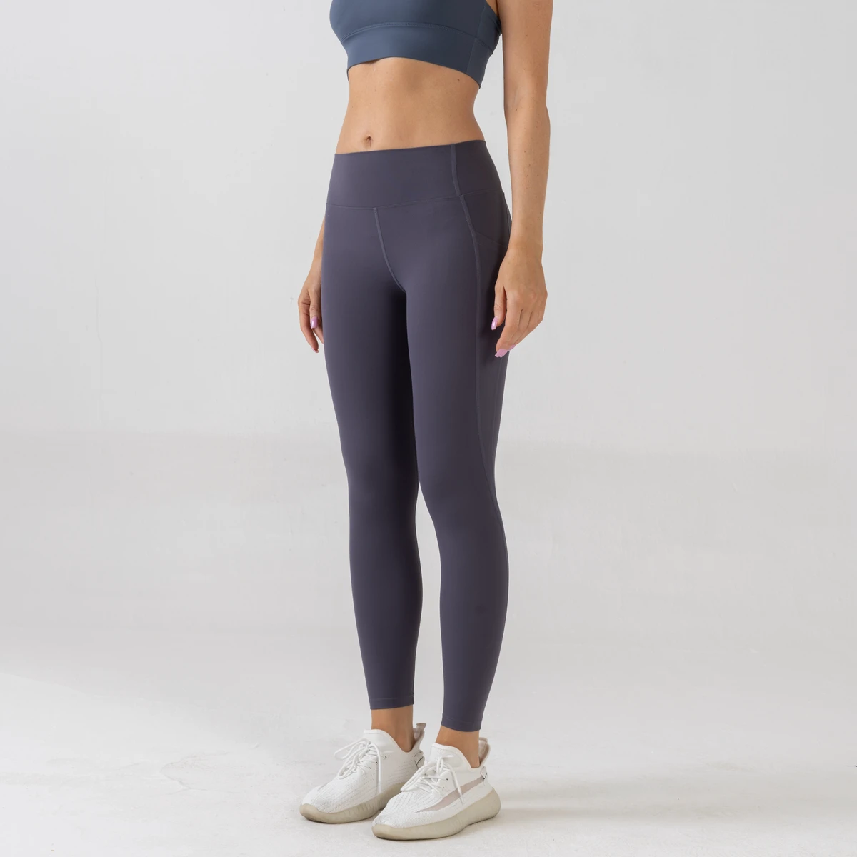 Women's High-Waisted Yoga Pants with Solid Pattern No Front Stitching & Mobile Phone Storage Pocket Hip Lifting Feature