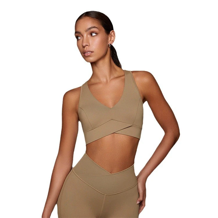 Wholesale Custom Slimming 3D-cut Sexy Women's Halter Strap V-neck Sports Bra Built-in Removable Padding Medium Support for Yoga