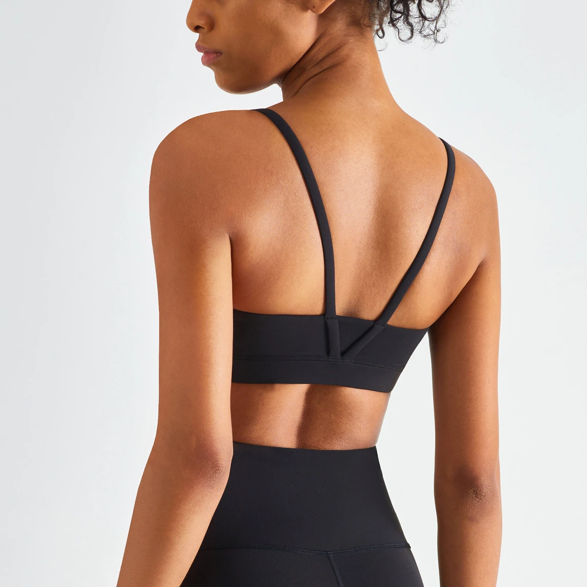 Hot Sale High Quality Women Yoga Sports Fitness Adjustable Strap Running Padded Yoga Bra Naked Feeling Spandex Sports Bra