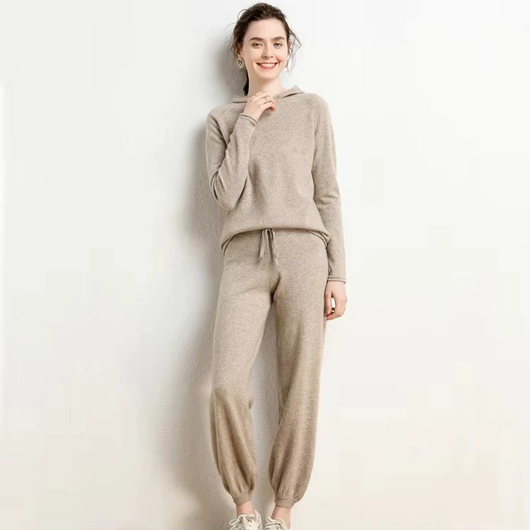 Women Fashionable Workout Tracksuit Two Piece Set For Gym Fitness Running Yoga And Outdoor Sportswear Activities