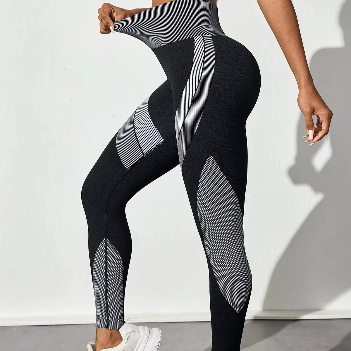 High-Waisted Women's Yoga Pants Breathable Seamless Color-Block Sports Leggings Long Black Stripes Tight-Fitting Solid