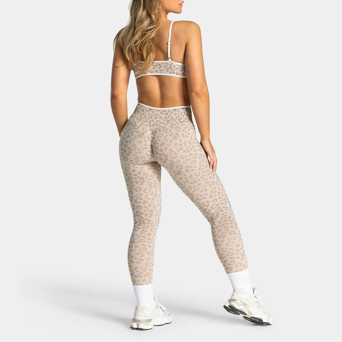 Breathable Seamless 2-Piece Workout Yoga Set High Elastic Four-Way Stretch Quick Dry Lightweight Sweat-Wicking Sports Bra Pants