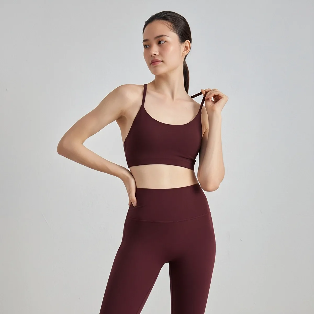 High-quality Fashionable Sportswear Latest Model in the Gym Comfortable Gathered Sexy with Thin Shoulder Straps Yoga Bra