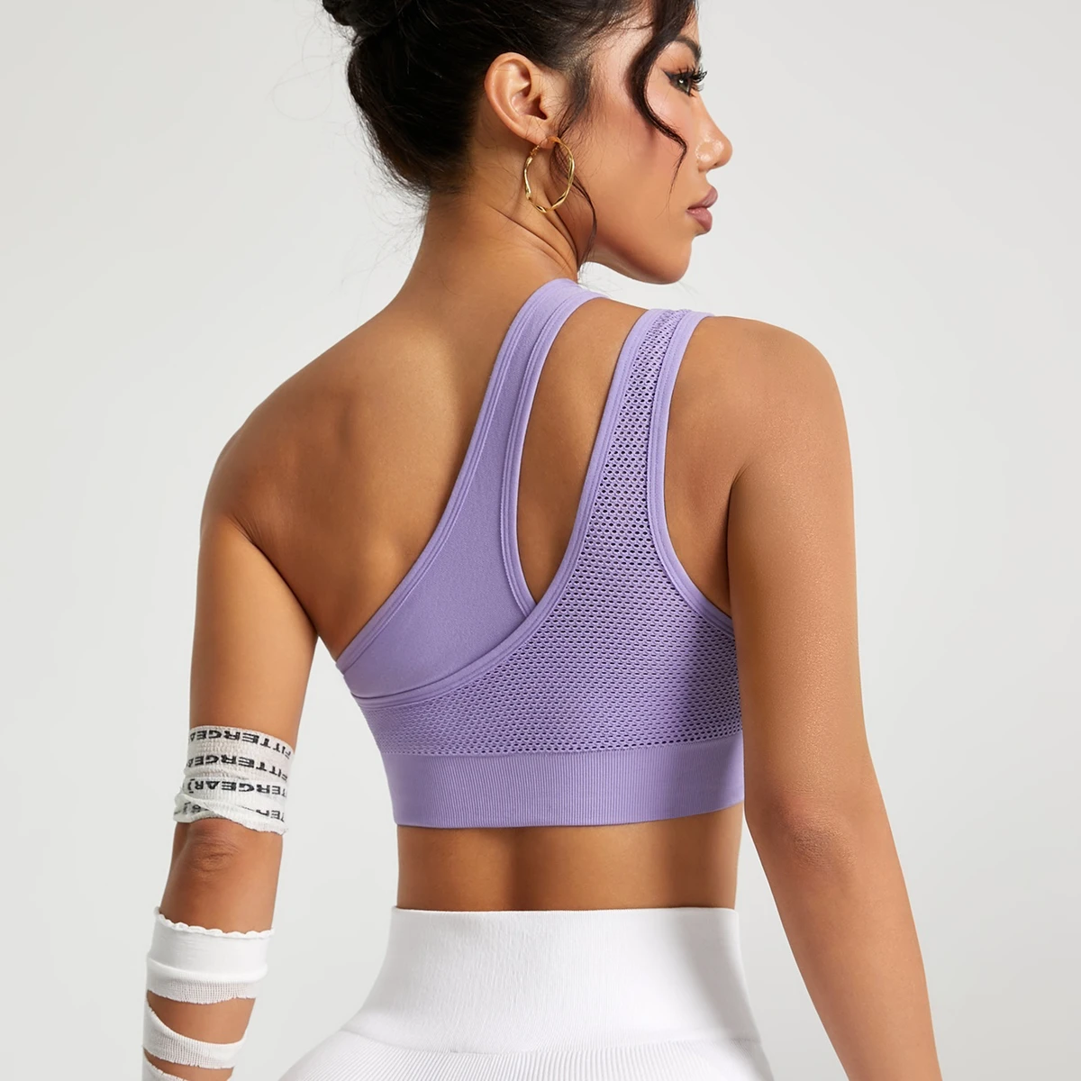 Custom Simple Solid Color Seamless One Shoulder Yoga Bra with Medium Support Breathable Back for Women's Gym Fitness Sports Bra