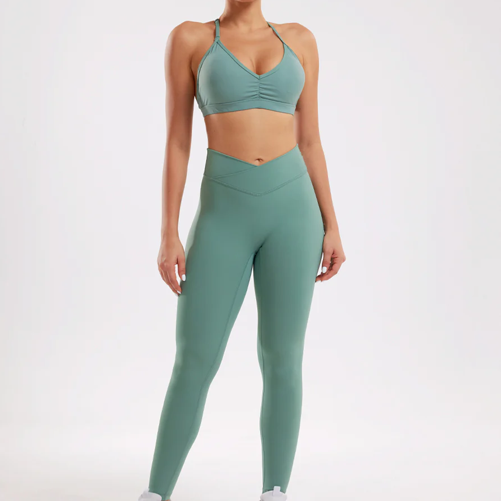 Women’s Seamless Gym Sportswear 2-Piece Set Breathable Yoga Leggings & Bra Above Knee Workout Outfit Factory Wholesale