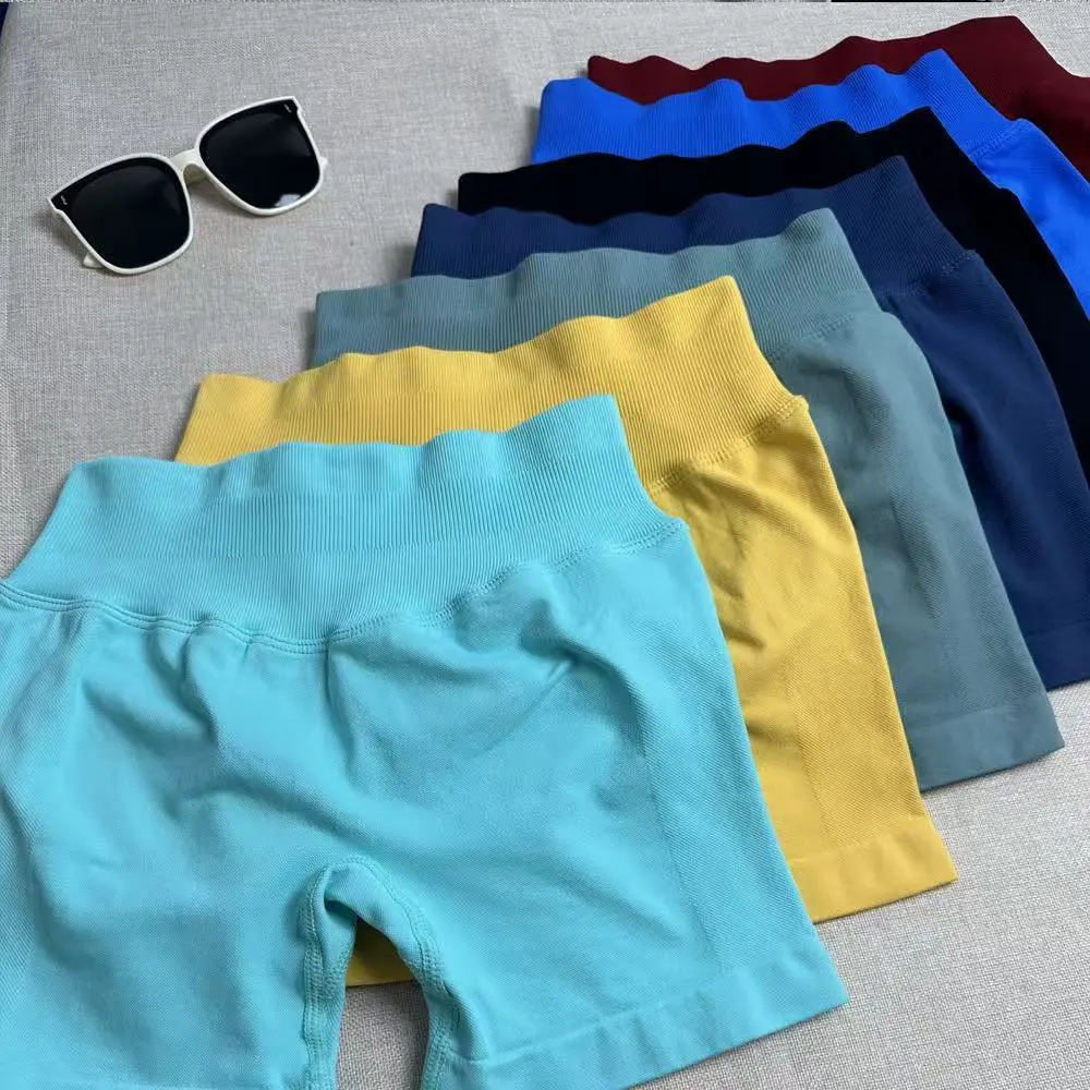 Wholesale 17 Color Seamless Yoga Shorts Three-Waist Pleated Hip Design Elastic Waist Fitness High Waist Fitness Pants Leggings