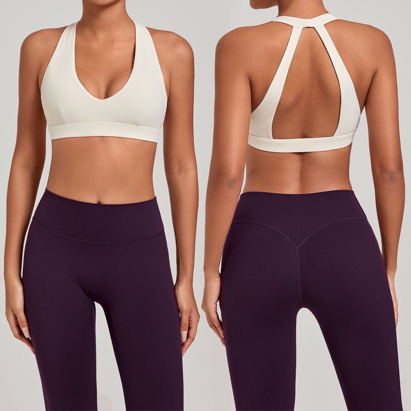 Hot Selling Women's Lightweight Seamless Breathable Quick Dry Hollow Back Shockproof High Support Yoga Sports Halter Bra Front