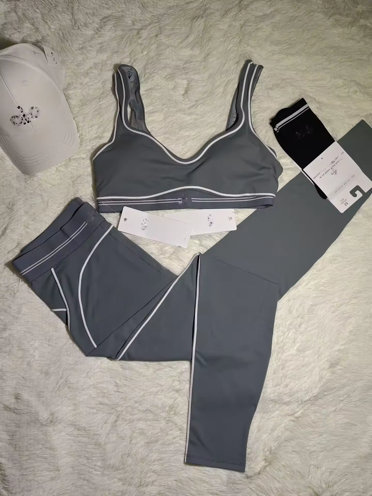 High Quality Yoga Set Striped Splicing Contrasting Color Design Lengthening Proportions High-Elastic Quick-Drying 2-Piece
