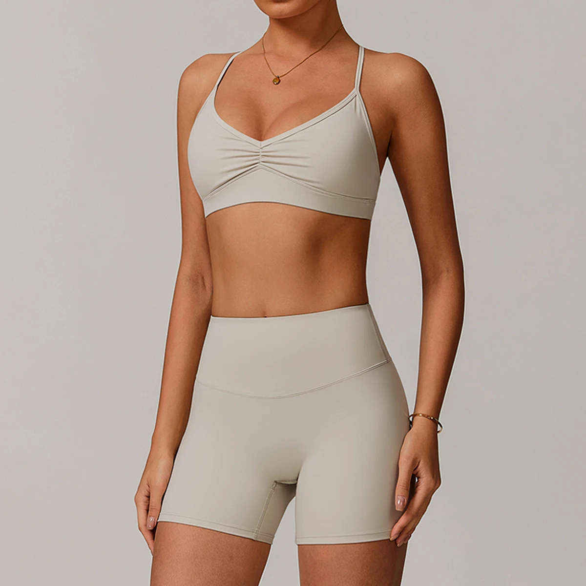 Women's 2 Piece Workout Yoga Wear Set Quick Dry Pleated Shockproof Yoga Bra and Compression Stretchy Sports Shorts Set Wholesale