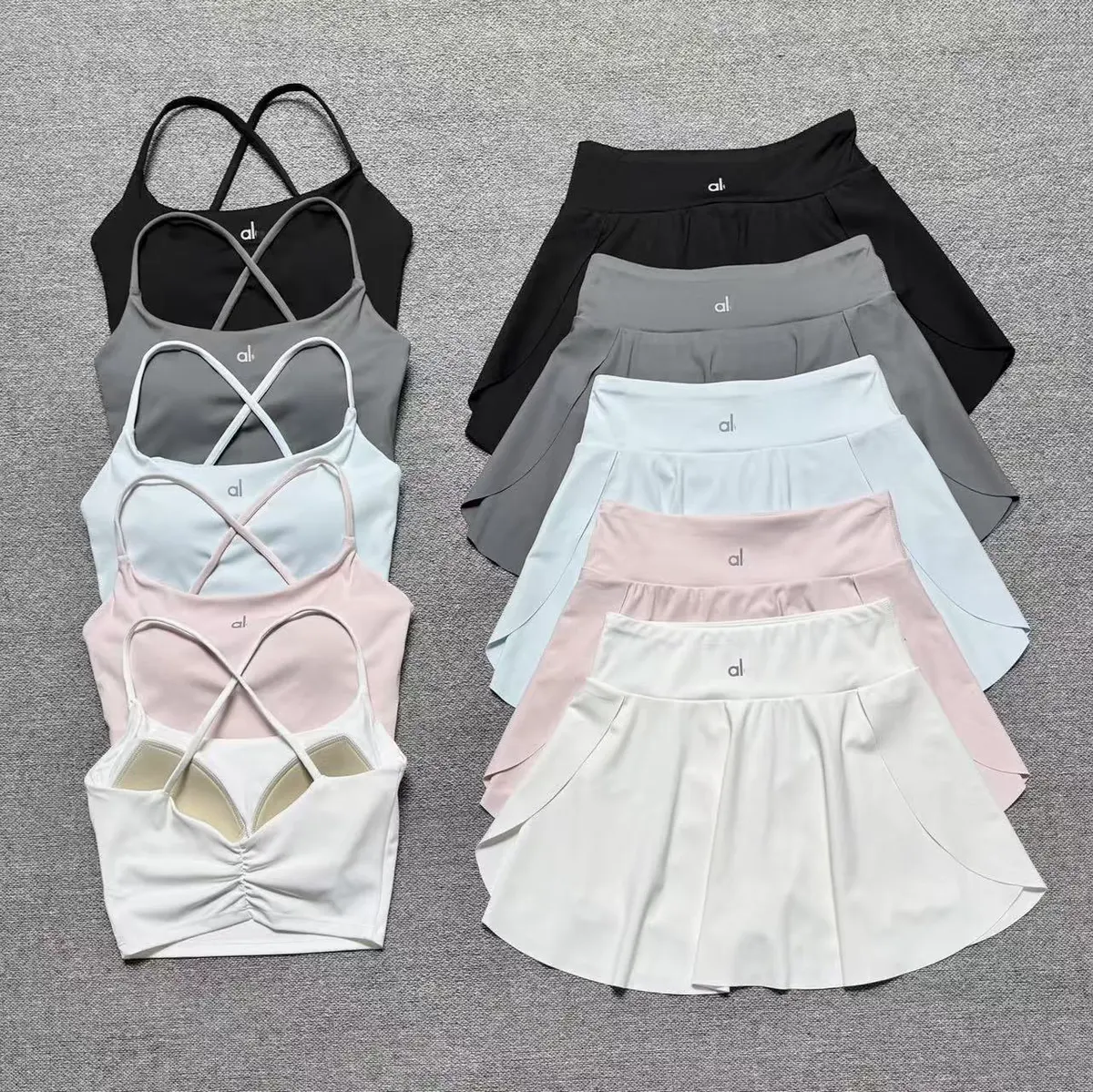 Wholesale Women's Summer Solid Sporty Yoga Set Pad Top Shorts Spandex/Nylon Quick Dry Breathable Four-Way Stretch Skinny Fit Gym