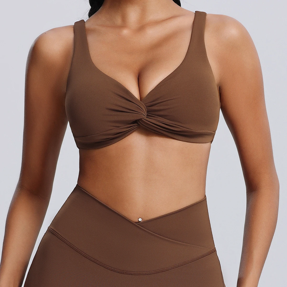 New Arrival Women Sexy Twist Front Sports Bra Naked Feel High Support Shockproof Gym Yoga Bra Open Back with Removable Pads