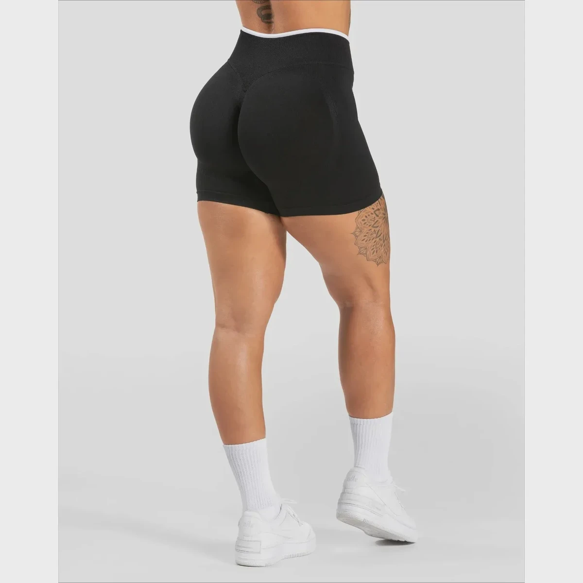 Women's Seamless Gym Solid Color Sports Shorts White Waist Tight High Waist Hip Lifting Yoga Pants Running Sports Shorts