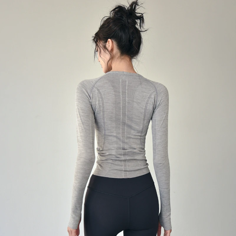 Customizable same-style yoga top for women in autumn and winter, slim-fitting long-sleeved running, pilates and fitness wear