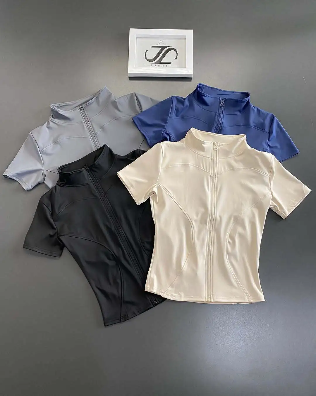 Logo Custom Women's Soft Comfortable Zip up Gym Jackets for Sports Short Sleeves and Tight Running Fitness Yoga Top