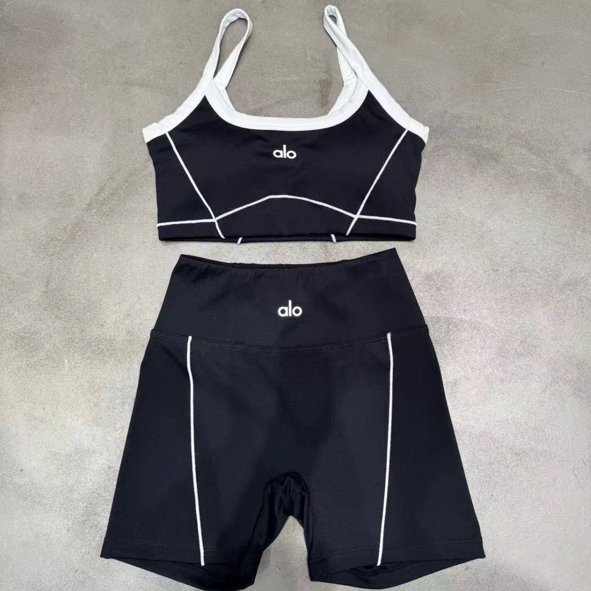 AL0 Solid Color Breathable Nude Bra Jacket Bra Shoulder Straps, Contrasting Color Bra Shorts Running Yoga Gym Two-piece Set