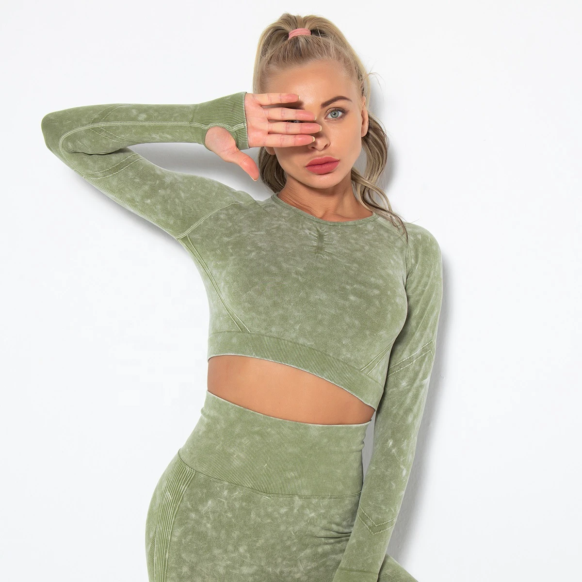 Hot Selling Women's Long Sleeve Gym Activewear Seamless Fitness Yoga Crop Top with Quick Dry and Breathable Knitted Fabric
