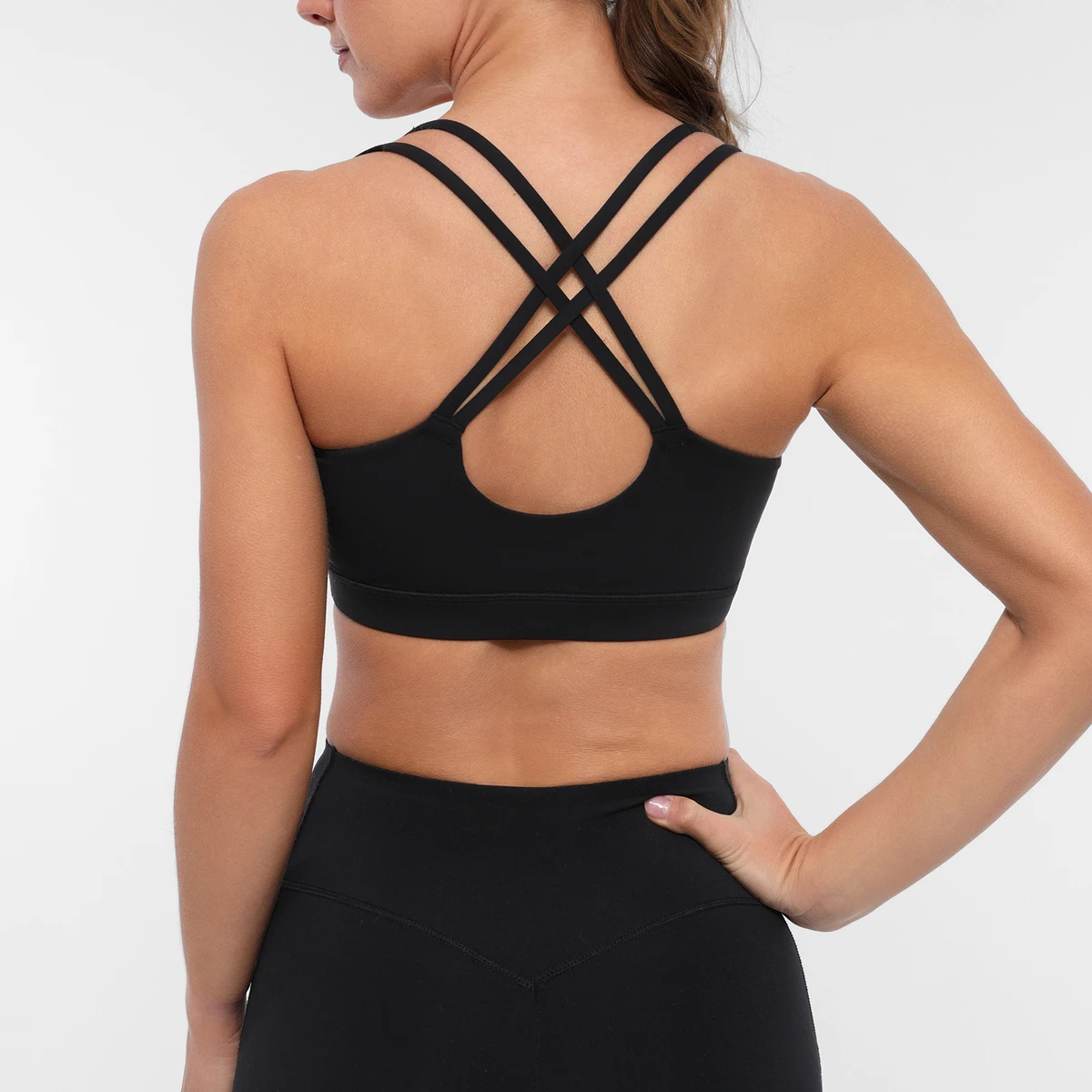 Vractive Wholesale Eco-Friendly Breathable Cross Back Strappy Sports Bra with Medium Support for Women's Fitness Yoga Wear
