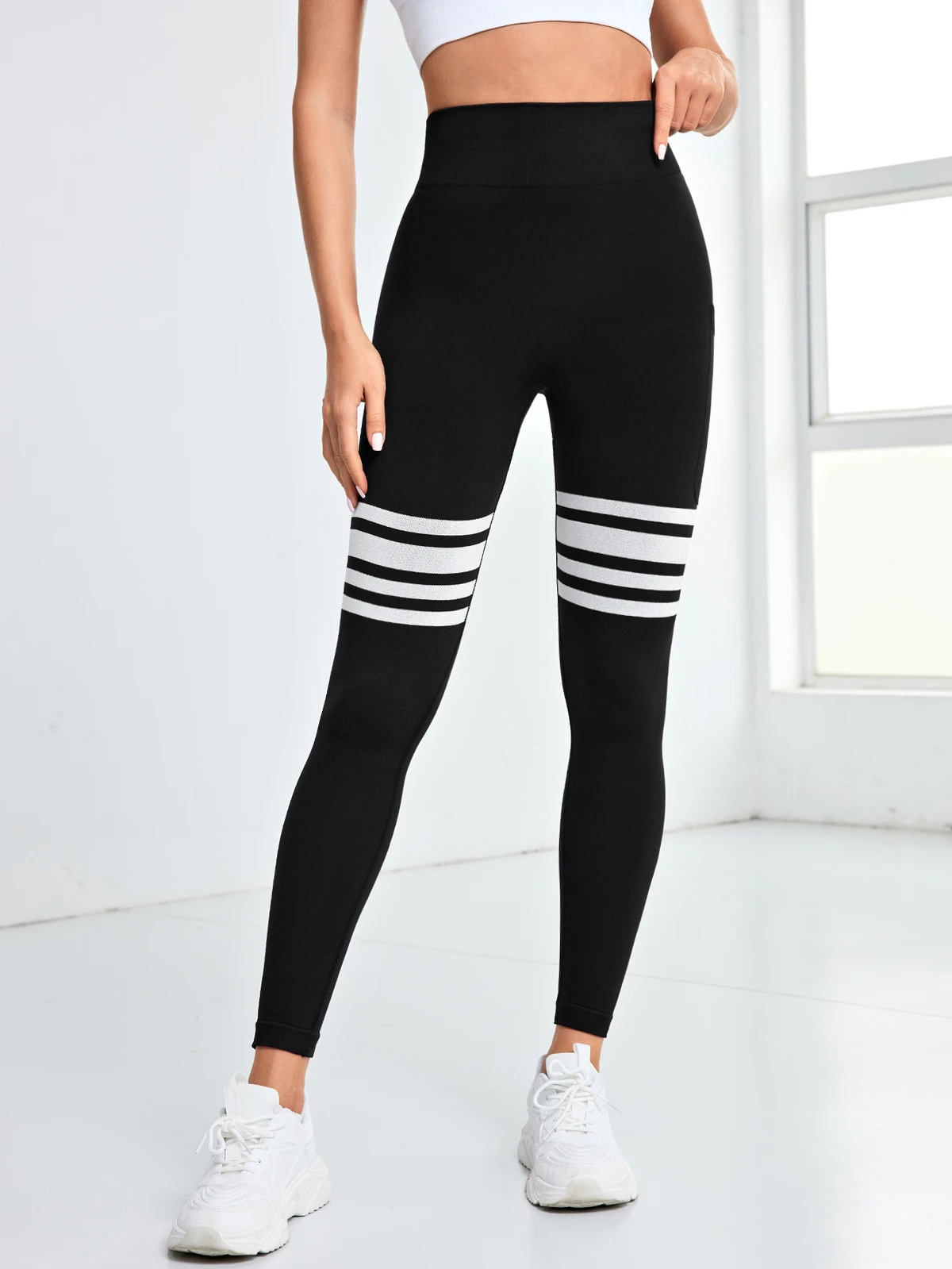 Women's Comfortable Mid Waist Knitted Yoga Leggings Breathable Quick Dry Seamless and Woven Low MOQ