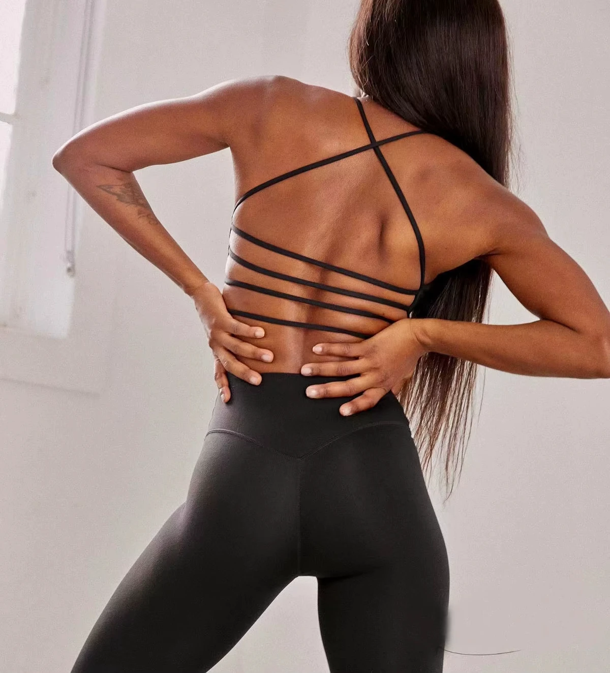 MAYYOUNG Custom Logo Active Stretchy Gym Fitness Bra Sexy Cross Back Workout Sports Bra with Medium Support Breathable Feature