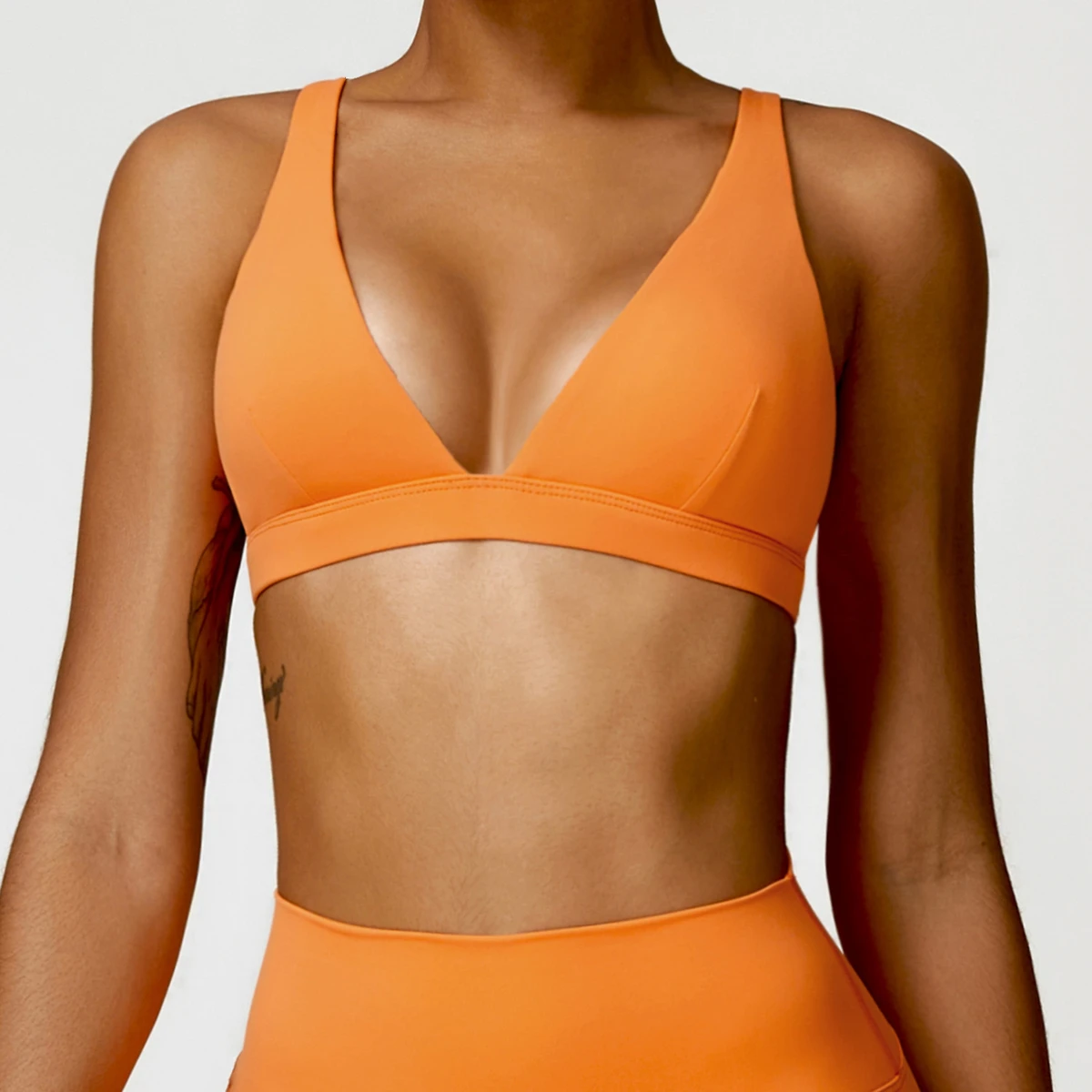 Wholesale Sexy Breathable Sports Bras Deep V Neckline U Back Triangle Gym Fitness Top Yoga Women's Spandex/Nylon