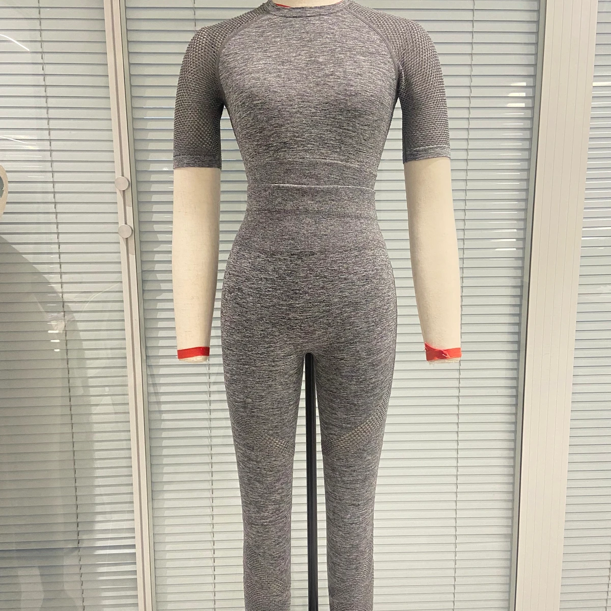 OEM Mesh Elasticity Activewear Seamless Gym Wear Yoga Top and Mesh Leggings Suit Sportswear