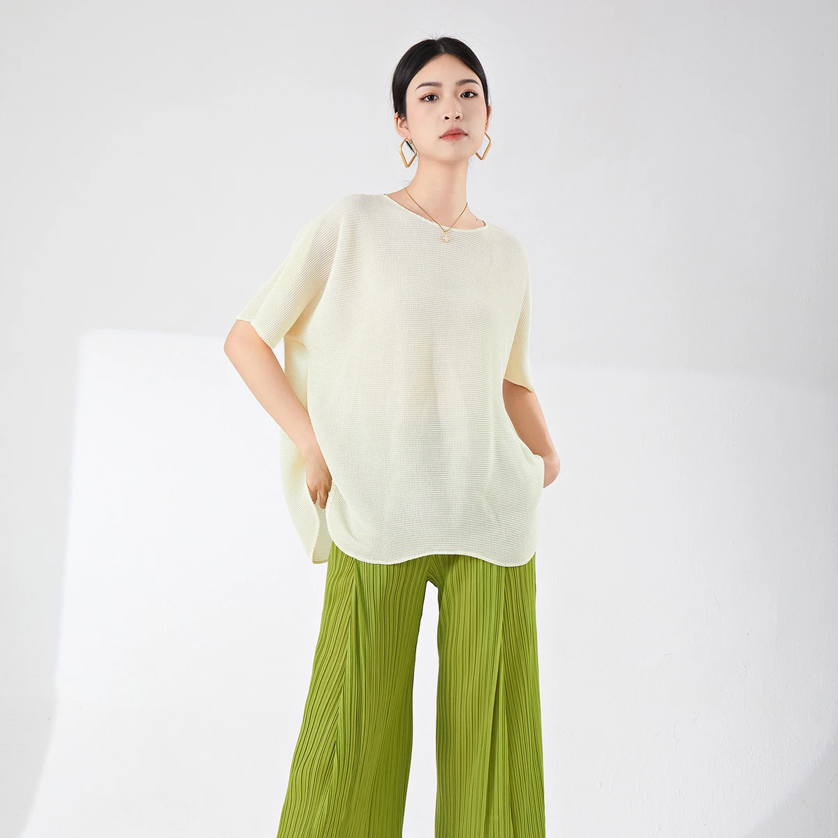 Miyake Women's Casual Short-Sleeved T-Shirt Loose Design Large Size Bat-Sleeve Irregular Stretch Top for Summer