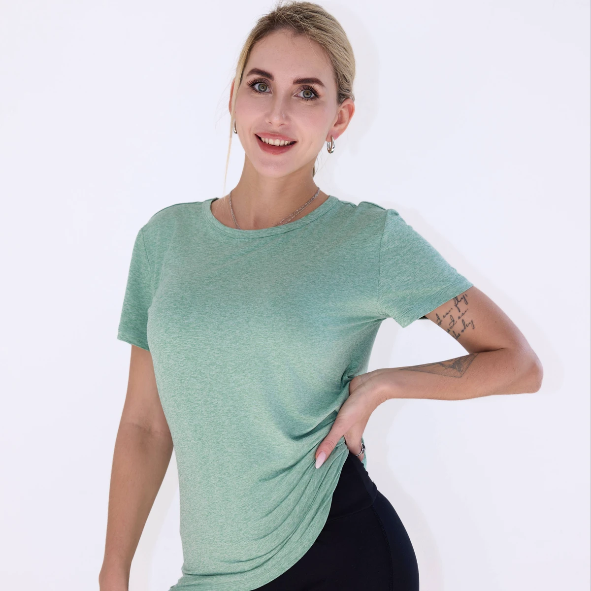 Women's Loose Fit Breathable Quick Dry Short Sleeve Crew Neck 92%Polyester 8%SPandex All Seasons Gym Wear Fitness T-Shirt