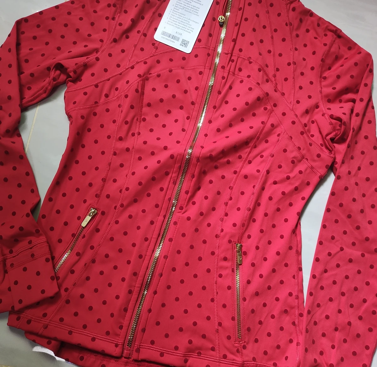 The latest original brand polka dot yoga and fitness set, featuring the Define high-neck top and stretchy leggings.