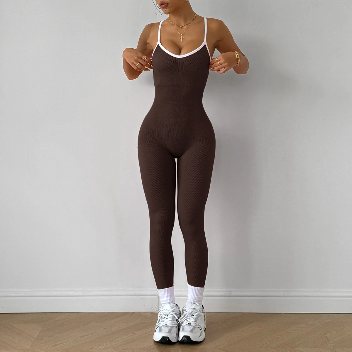 Hot-selling Sports Yoga Jumpsuit Sleeveless Quick-Drying Fitness Breathable Backless Spandex/Nylon V-neck Four-Way Stretch
