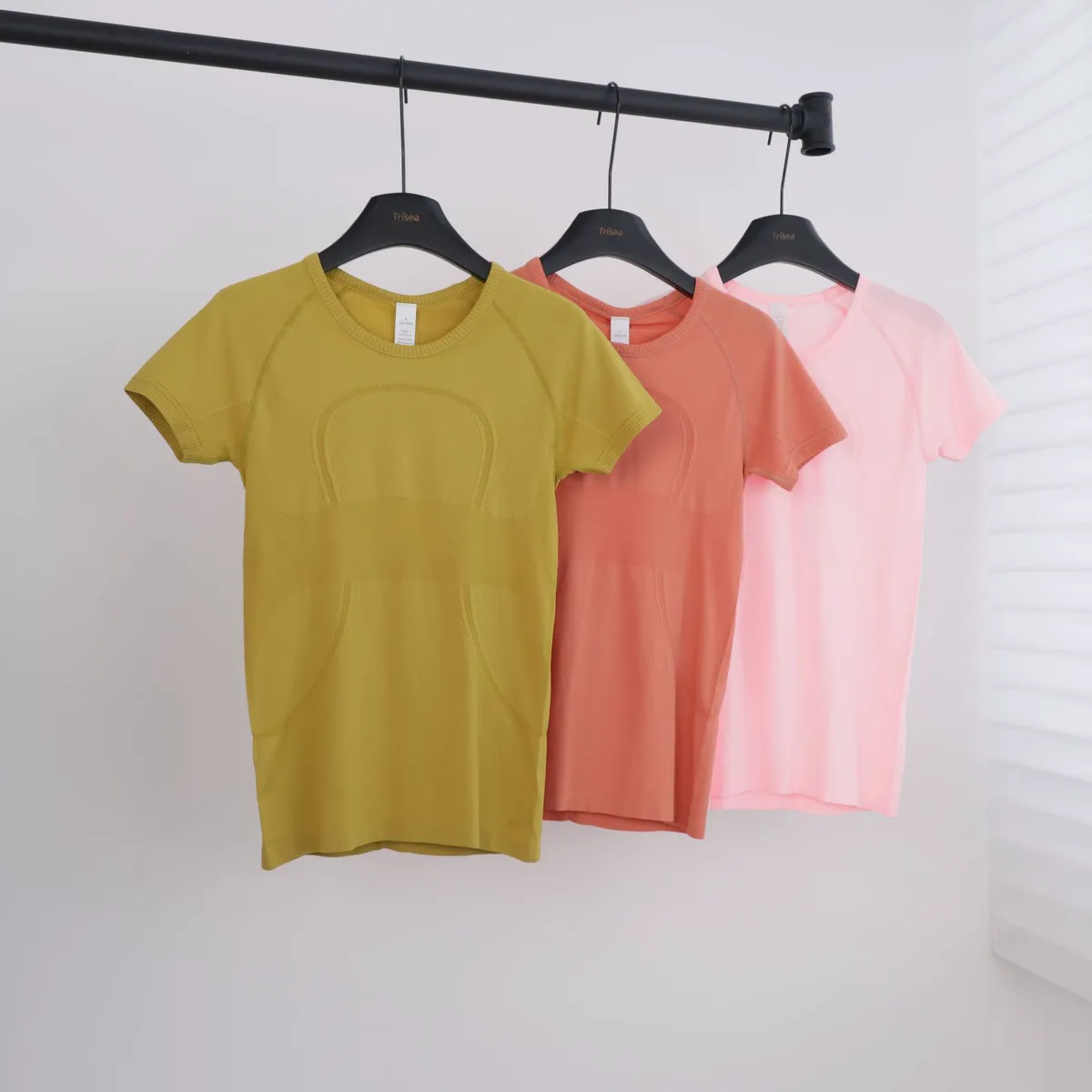 Short Sleeve Yoga T-Shirt Women Quick Dry Breathable Slim Fit Gym Fitness Running Top Crew Neck Athletic Sports Wear