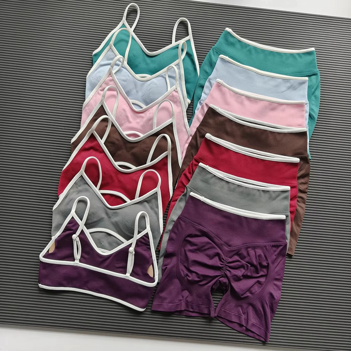 High Elastic Solid Breathable Lightweight Gym Yoga Set Two Piece Seamless Sports Yoga Workout Sets