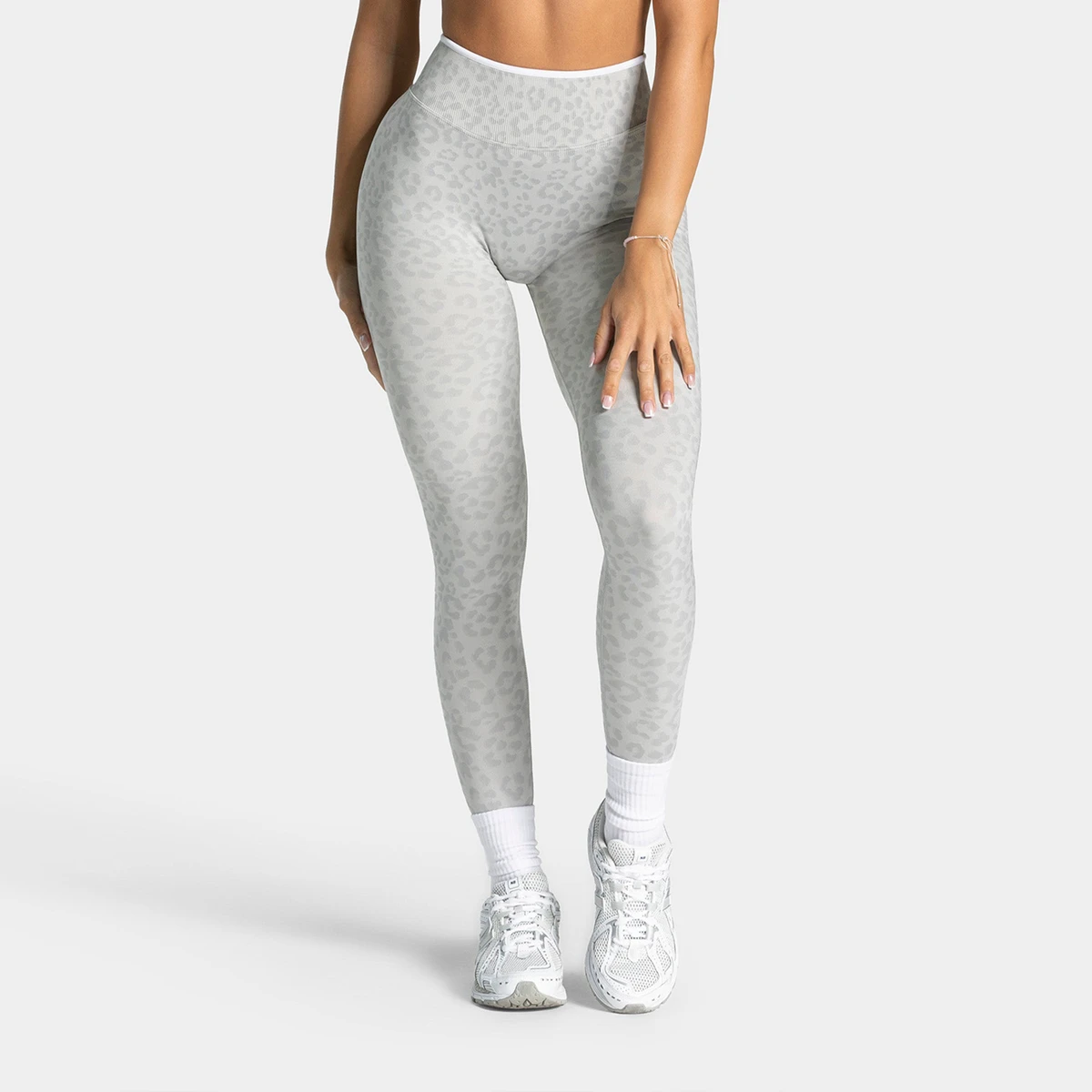 Women's Fitness Stretch Nylon Yoga Leggings High Waist Solid Color Plus Size Anti-Bacterial Sweat-Wicking Simple Leggings
