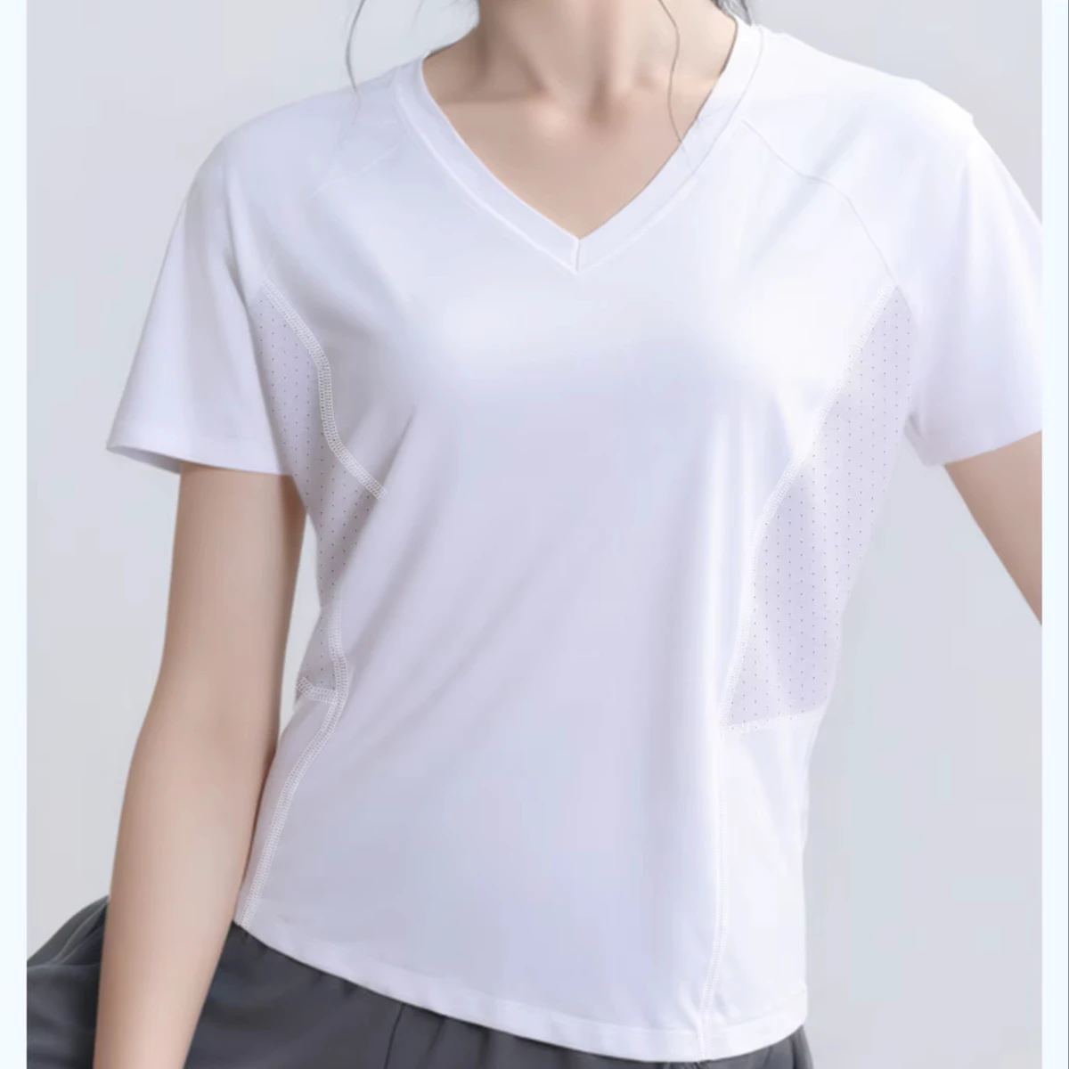Fashionable Loose Mesh V-neck Short Sleeved T-shirt, Breathable Quick Drying Sports Women's Yoga Top, Exercise Sports T-shirt