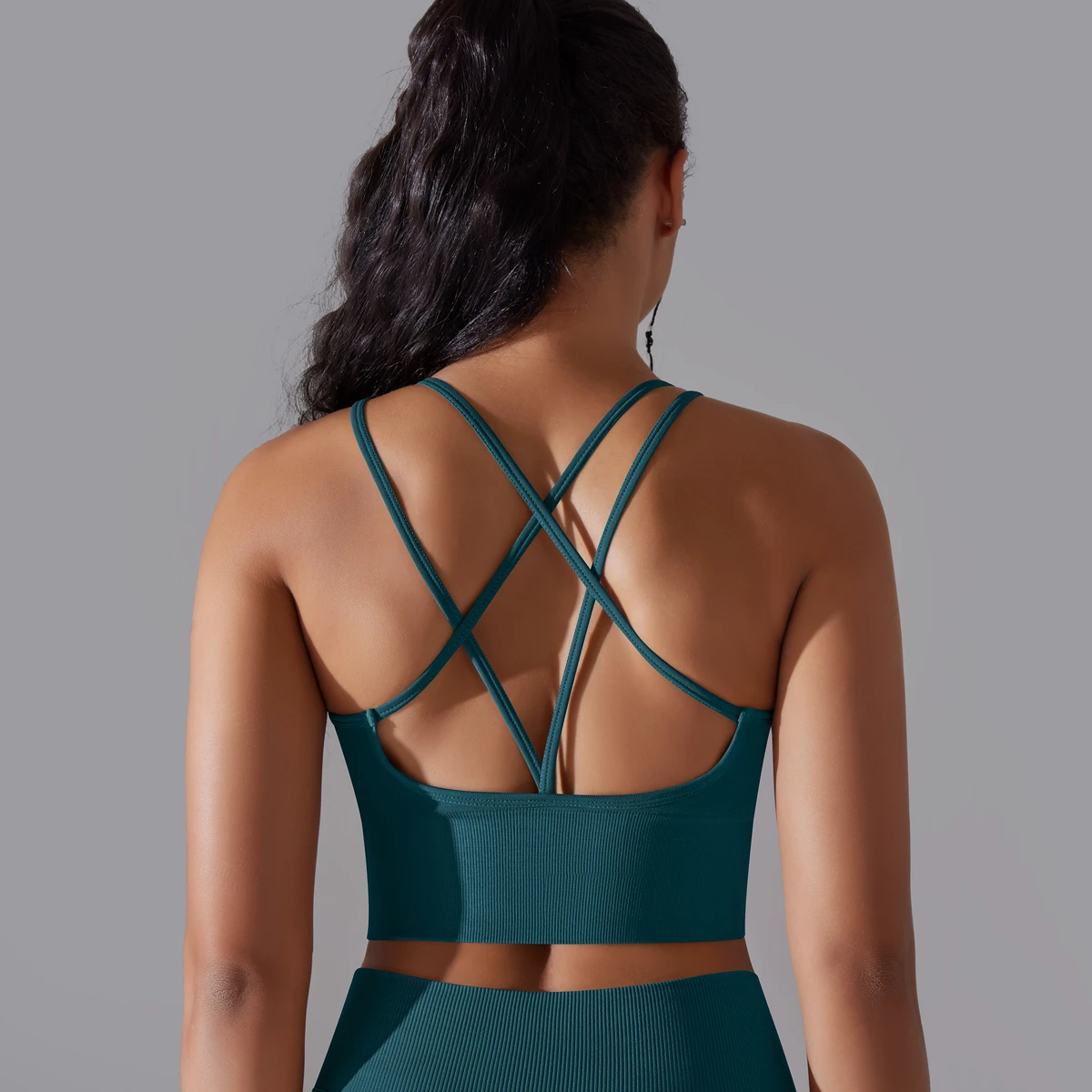 Women's Lightweight Seamless Sports Bra and Yoga Shorts with Custom Logo Cross Back Gym Workout Tank Tops From China