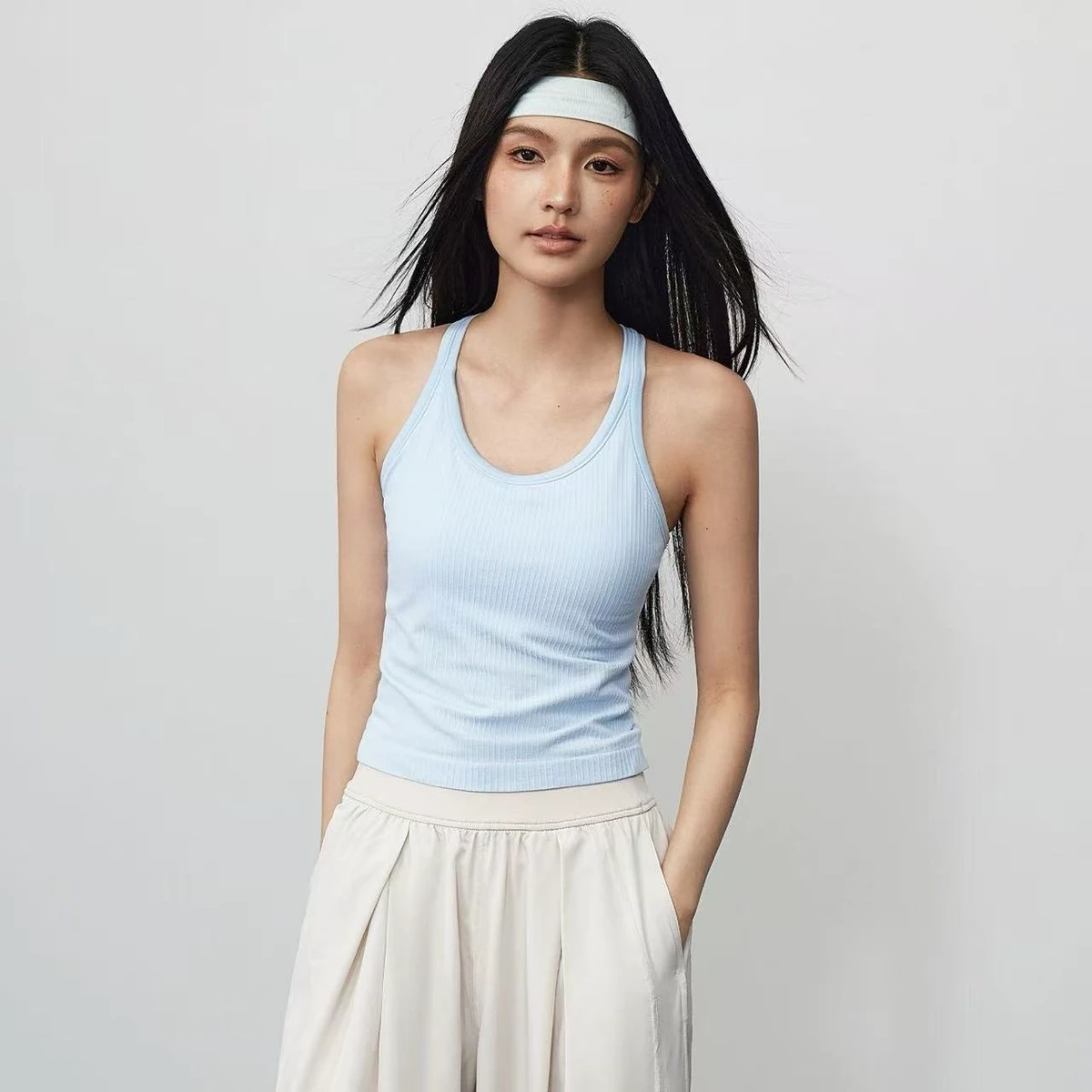 Women's Polyamide Sports Vest Tank Top-Sweat-Wicking Outdoor Fitness Top for Pilates Running & Yoga