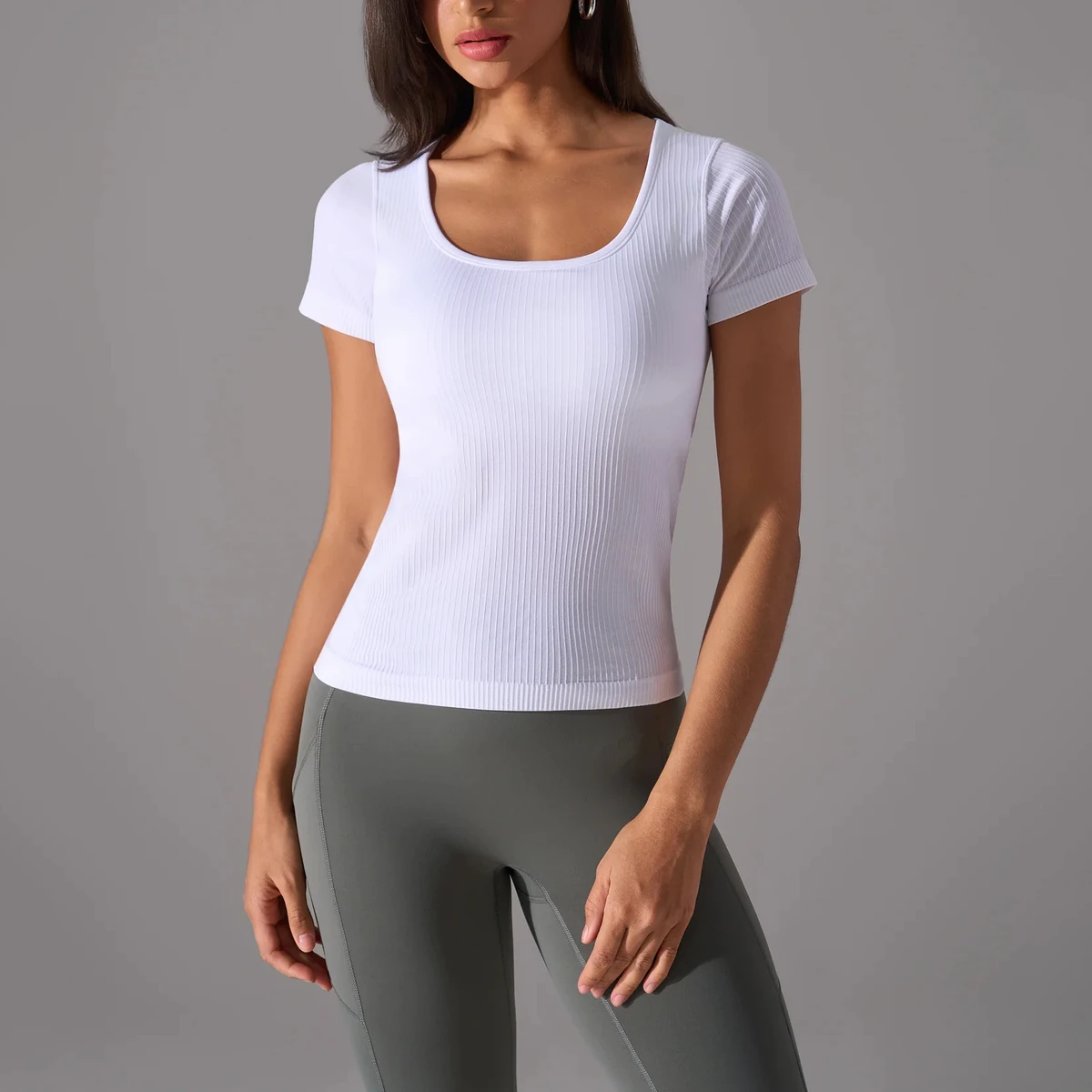 Wholesale Women's Scoop Neck Short Sleeve Padded Yoga Top Slim Fit Athletic T-Shirts Casual Basic Top Solid Gym T Shirt