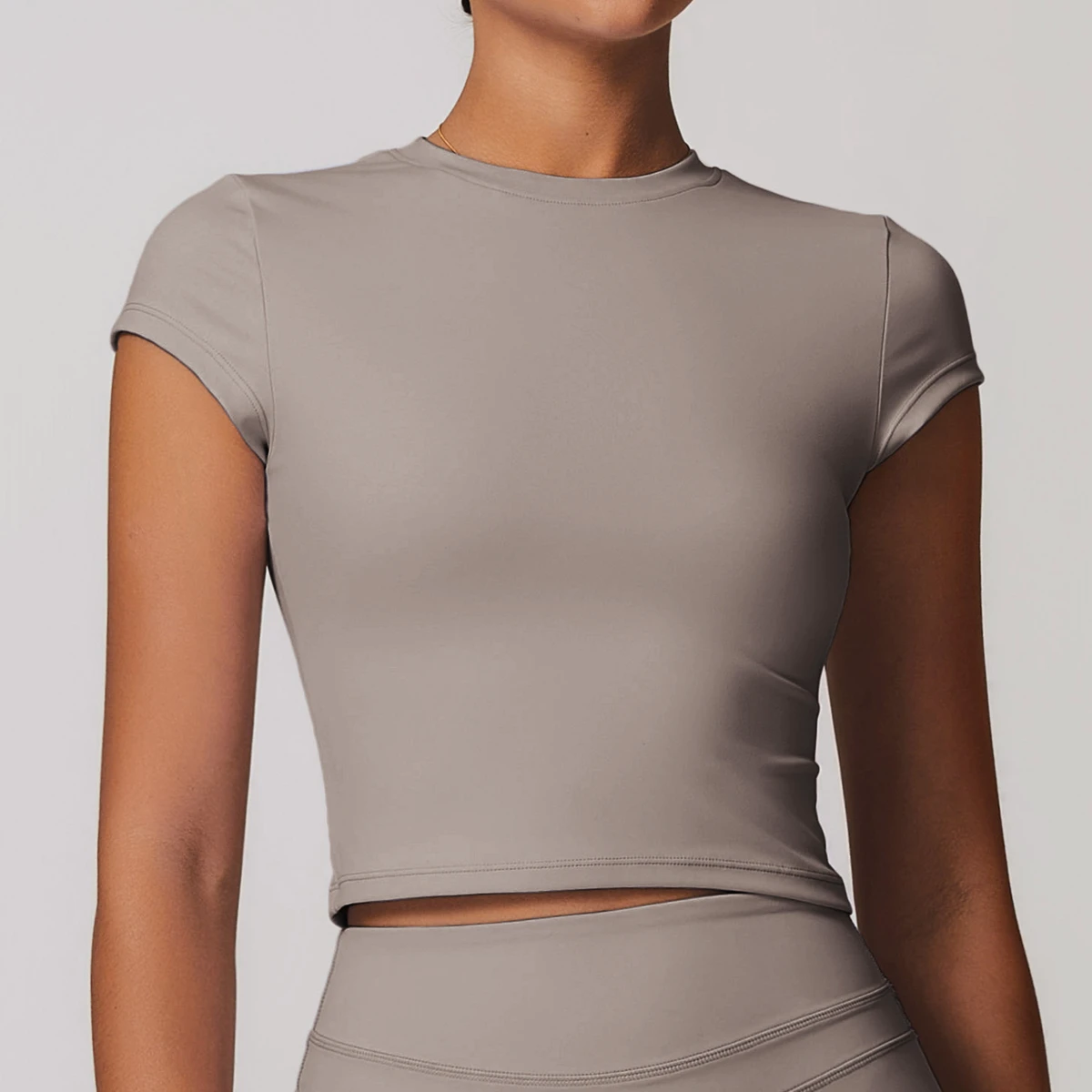 Wholesale Women Sports Yoga T-Shirt Quick-Dry Loose Fit Short Sleeve Front Logo Spandex/Nylon Running & Fitness Top Yoga Tee