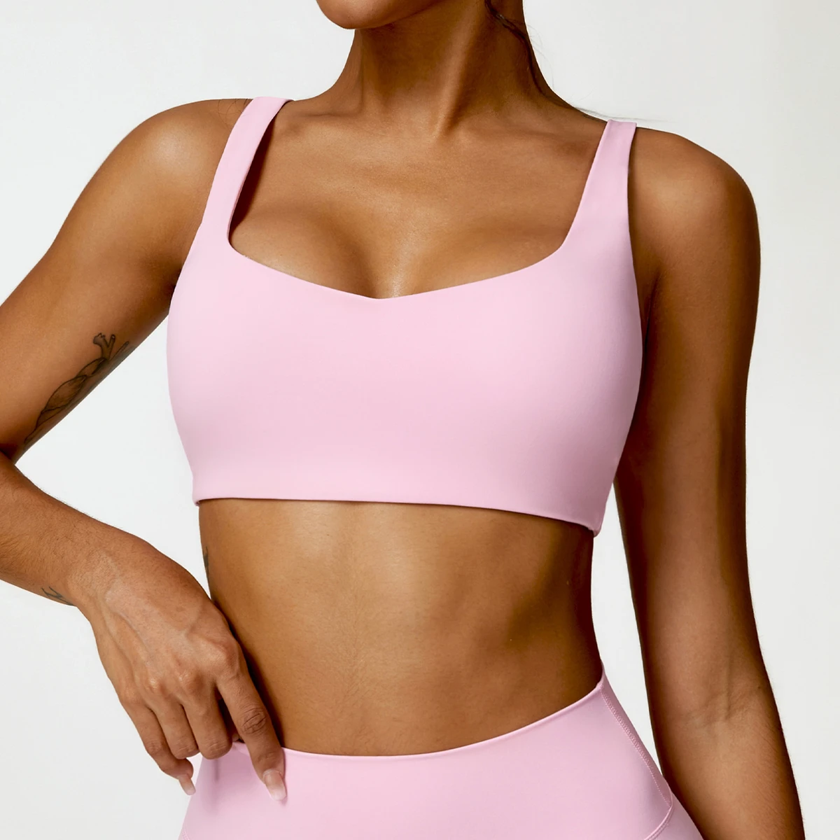 Women's Sports Bra Tight Fitting Quick Drying Beautiful Back Yoga Top Customizable Logo Breathable Yoga Suit for Running Sports