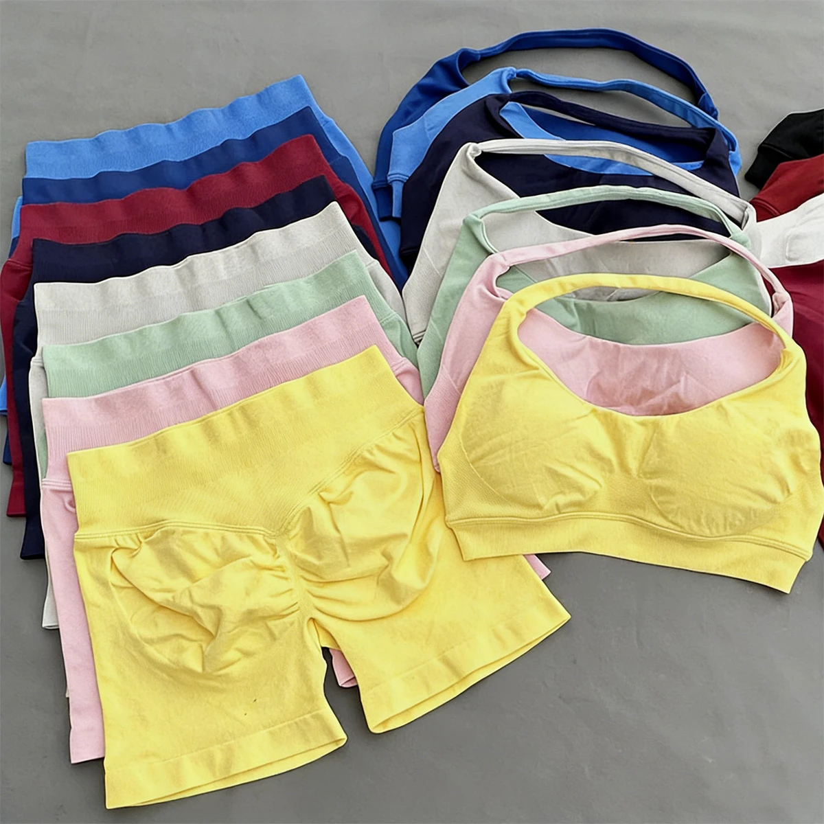 Wholesale Custom Seamless Sports Fitness Sets Running Training Solid Color High Elastic Quick Drying Breathable Yoga Shorts Set