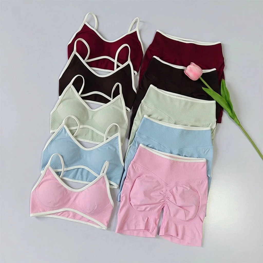 Women's Breathable Seamless Contrast Binding Halter Bra Scrunch Butt Shorts Set Two-Piece Sports Wear for Yoga Gym Athletic