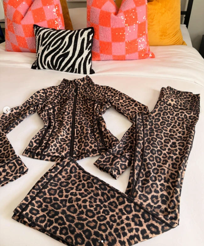 2 Piece Set Women Letter Print Fitness Yoga Sets Zip Hoodies Jacket Short Tops Skinny Fit Eco-friendly Sexy Sportswear