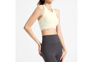 This Short Yoga Bra Top Is Designed in One Piece for Outdoor Wear in Autumn and Winter