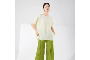 Miyake Women's Casual Short-Sleeved T-Shirt Loose Design Large Size Bat-Sleeve Irregular Stretch Top for Summer
