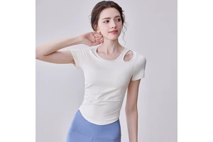 Breathable Lightweight Plus Size Yoga Top Four-Way Stretch Hollow Pleated Short Sleeved Shirt with Seamless Design