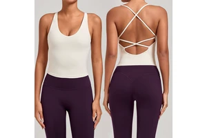 2025 Hot Selling Women's Lightweight Seamless Breathable Quick Dry Cross Back Shockproof High Support Yoga Sports Halter Front