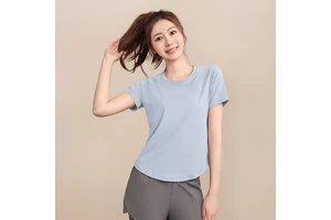 Women's Breathable Quick-Drying Sweat-Wicking Sports T-Shirt Short Sleeves with Side Split Mesh Stitching for Yoga & Workouts